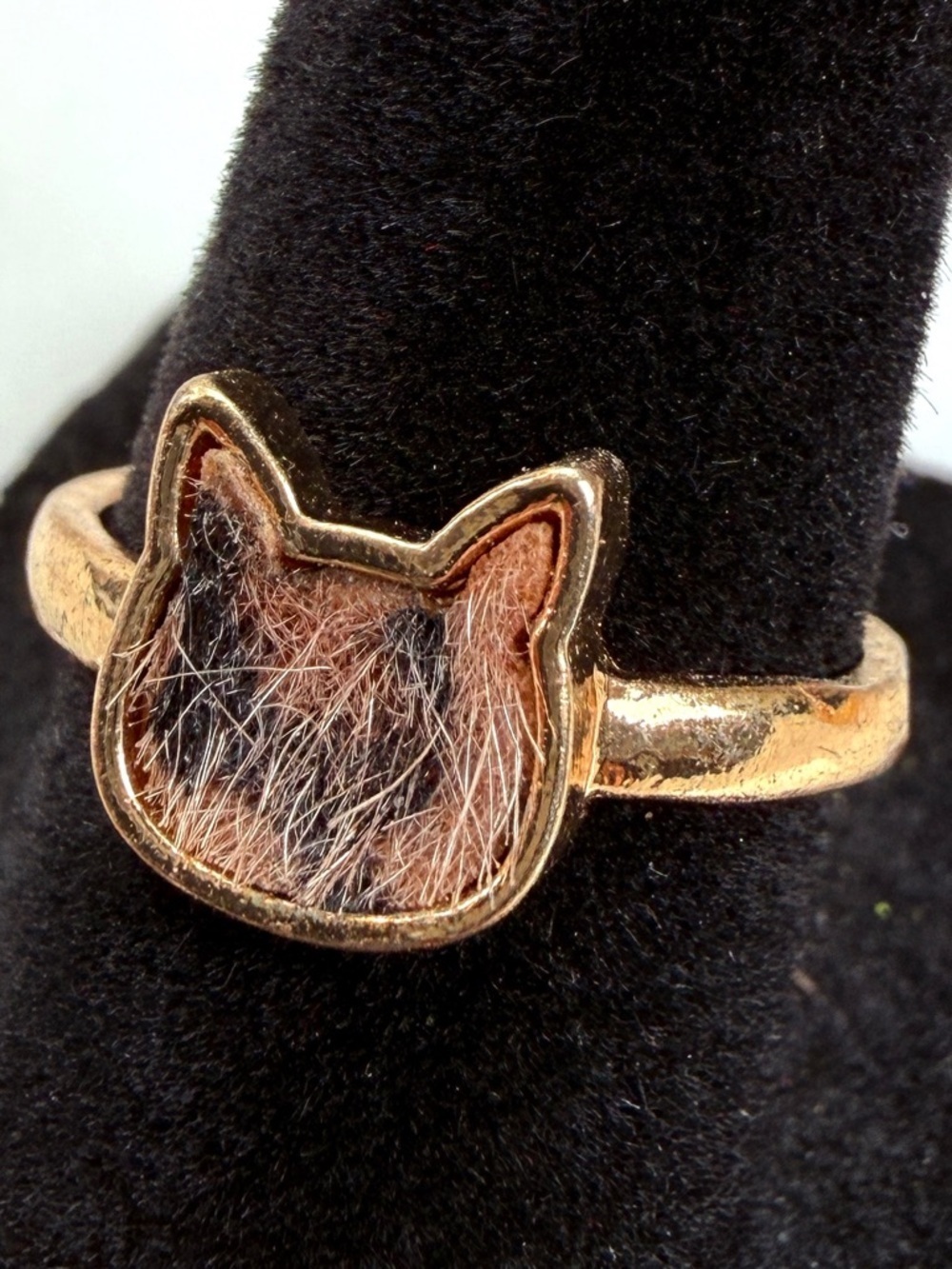Cat Face Gold Tone Hair Inlay Statement Ring Size 6 3/4